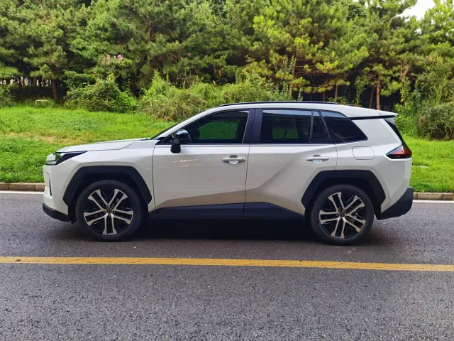 Toyota Wildlander — Фото автомобиля 4