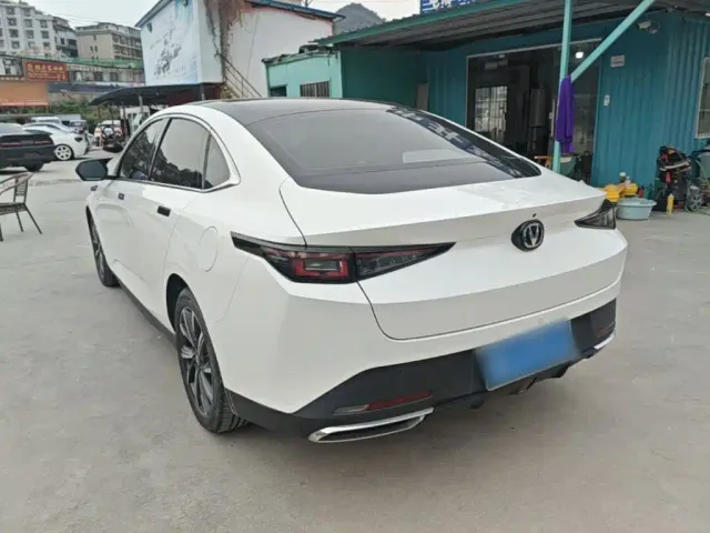 Changan Eado — Фото автомобиля 4