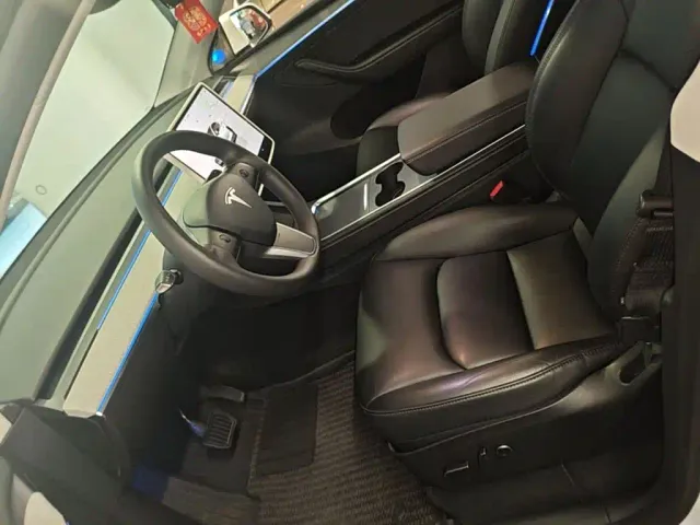 Tesla Model Y — Фото автомобиля 14