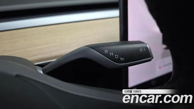 Tesla Model 3 — Фото автомобиля 12