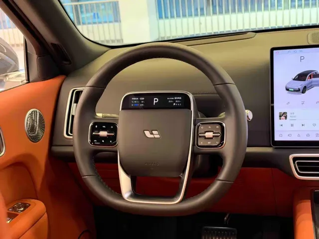 Li Auto L8 — Фото автомобиля 12