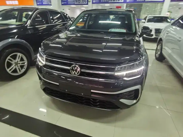 Фотография автомобиля — Volkswagen Tharu