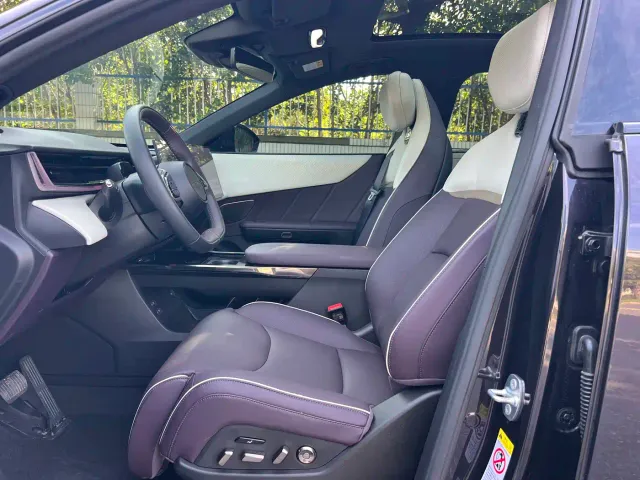 Mazda EZ-60 — Фото автомобиля 9