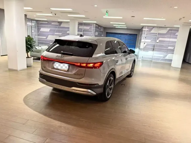 Audi Q5 e-tron — Фото автомобиля 6
