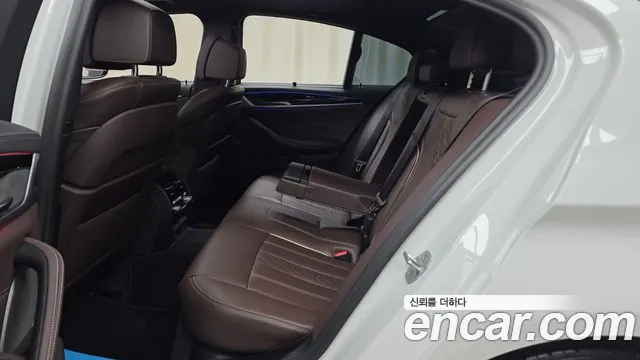 BMW 5 Series G30 — Фото автомобиля 17