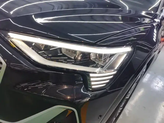 Audi e-tron — Фото автомобиля 23