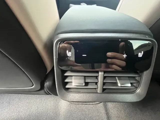 Volvo XC70 Plug-in Hybrid — Фото автомобиля 14
