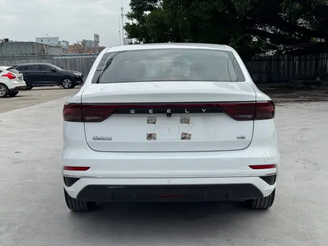 Geely Emgrand — Фото автомобиля 6