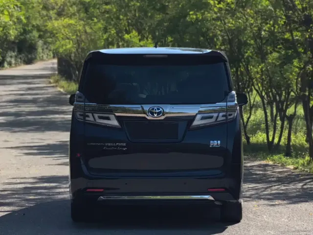 Toyota Vellfire 2021 Crown Hybrid 2.5L HV Supreme Edition — Фото автомобиля 5