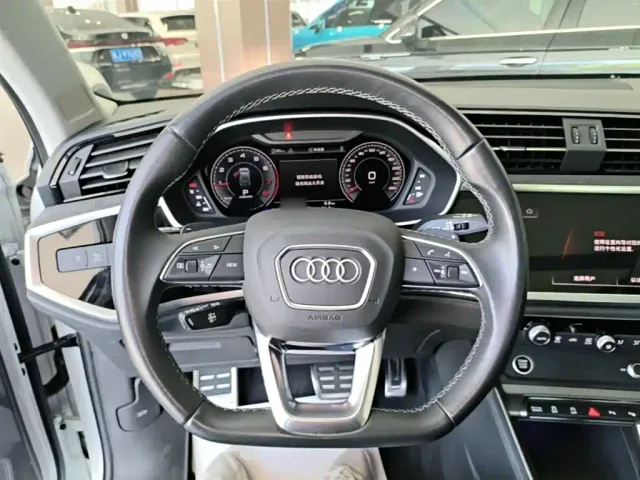 Audi Q3 — Фото автомобиля 10