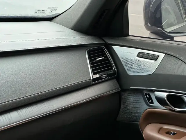 Volvo XC90 — Фото автомобиля 11