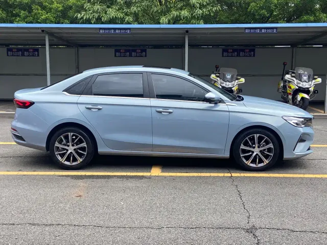 Geely Emgrand — Фото автомобиля 7