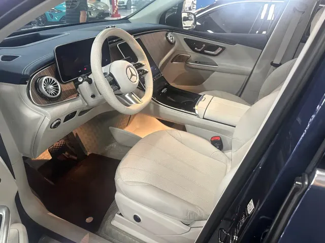Mercedes-Benz EQE SUV — Фото автомобиля 4