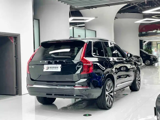 Volvo XC90 — Фото автомобиля 10