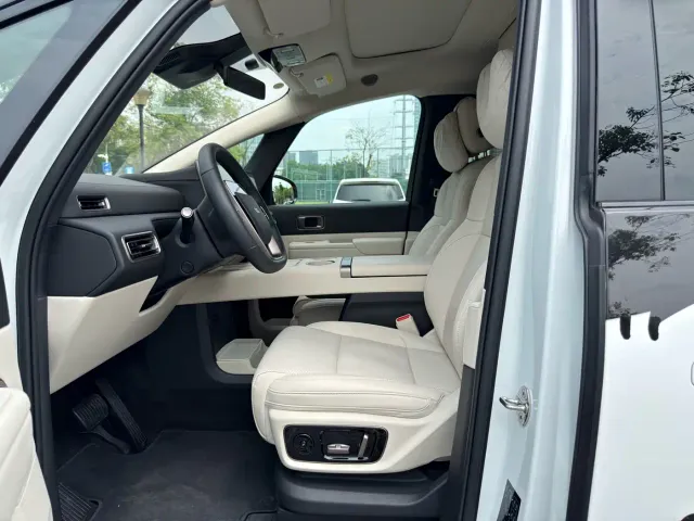 Li Auto MEGA — Фото автомобиля 10