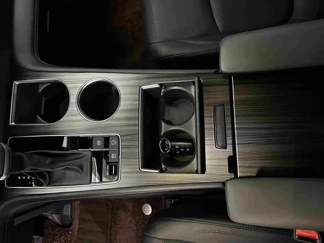 Toyota Sienna — Фото автомобиля 10