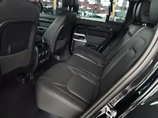 Land Rover Defender — Фото автомобиля 16