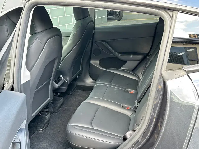 Tesla Model Y — Фото автомобиля 11