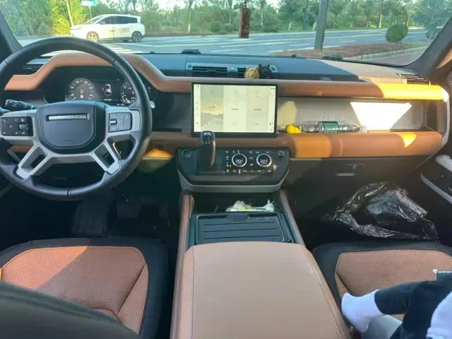 Land Rover Defender — Фото автомобиля 3