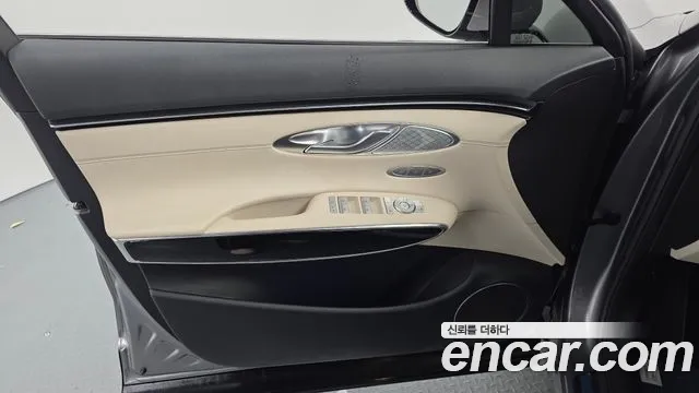Genesis GV70 — Фото автомобиля 13