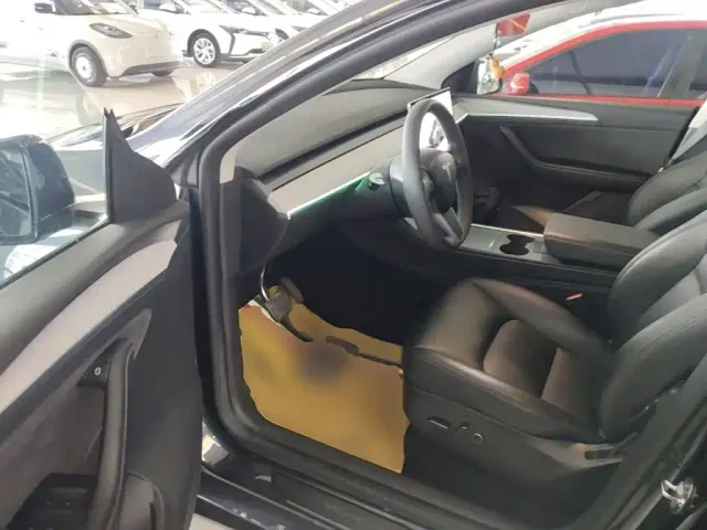 Tesla Model Y — Фото автомобиля 15