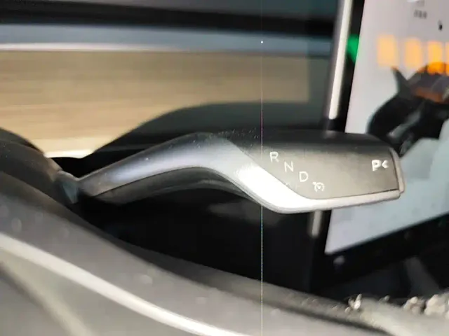 Tesla Model Y — Фото автомобиля 13