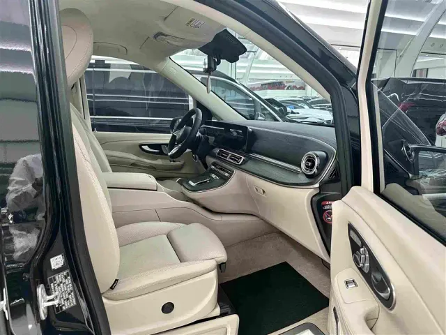 Mercedes-Benz V-Class — Фото автомобиля 16
