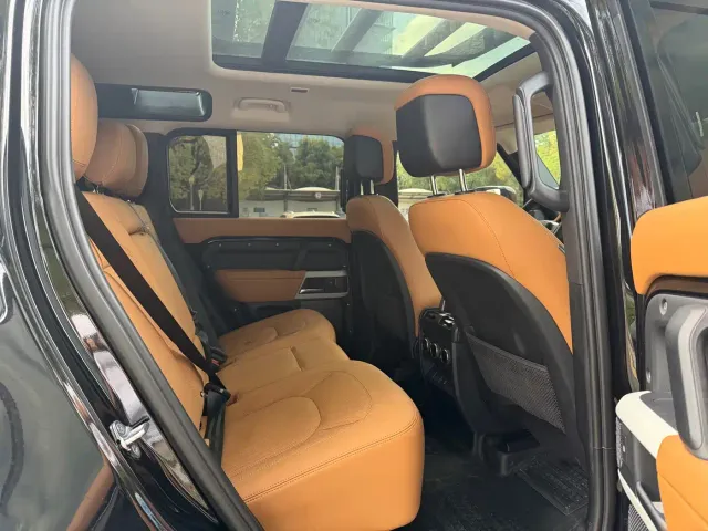 Land Rover Defender — Фото автомобиля 8