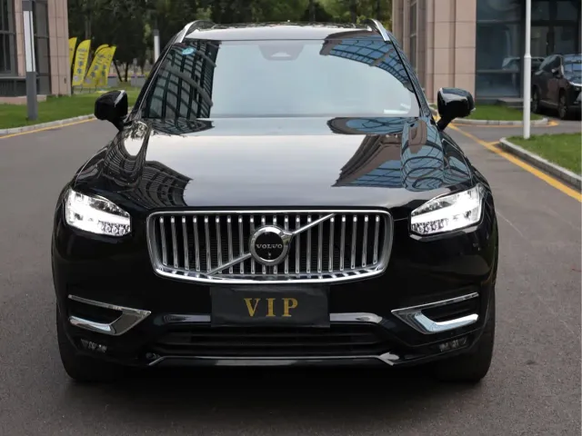 Volvo XC90 — Фото автомобиля 2