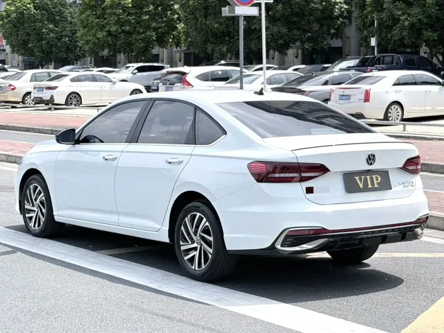 Volkswagen Lavida — Фото автомобиля 4