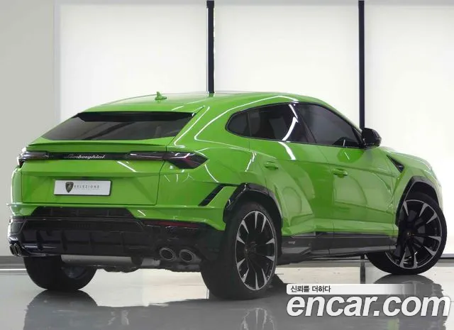 Lamborghini Urus — Фото автомобиля 3