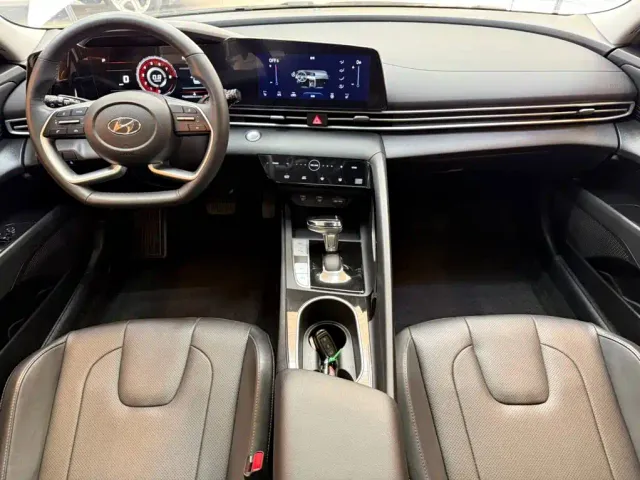 Hyundai Elantra — Фото автомобиля 20