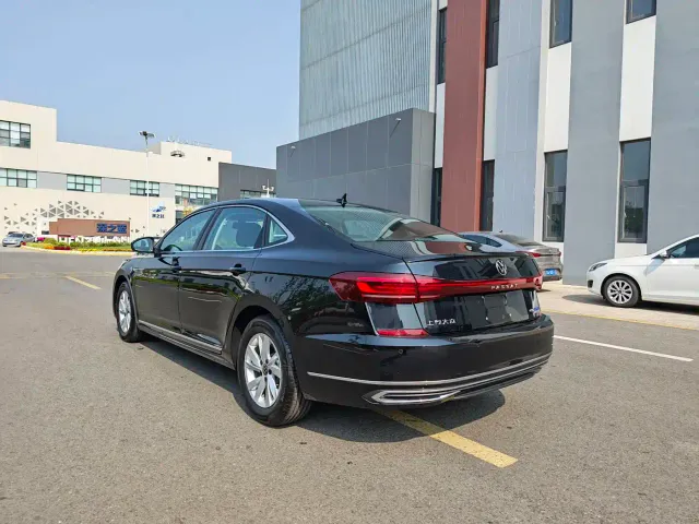 Volkswagen Passat — Фото автомобиля 7