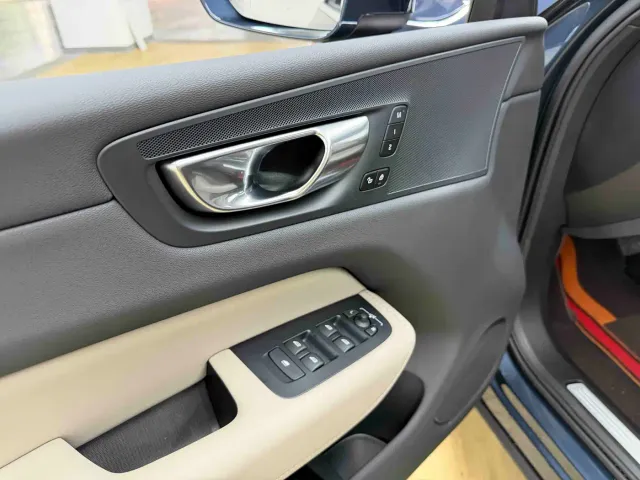 Volvo XC60 — Фото автомобиля 6