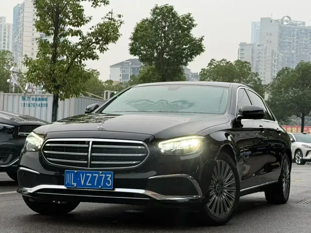 Фотография автомобиля — Mercedes-Benz E-Class