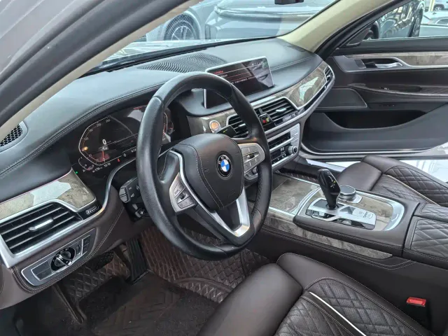 BMW 7 Series — Фото автомобиля 6