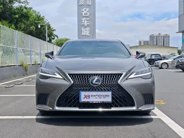 Lexus LS — Фото автомобиля 2