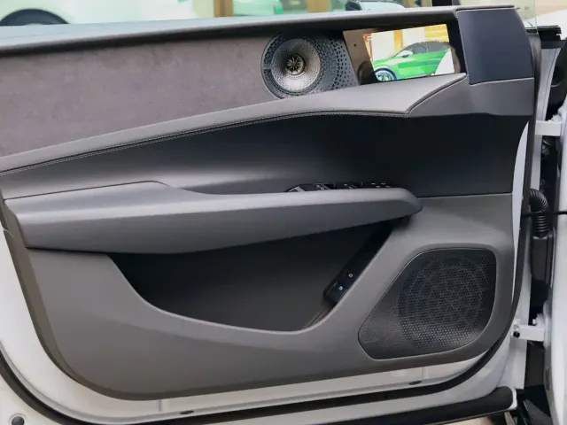 Lotus Emeya — Фото автомобиля 11