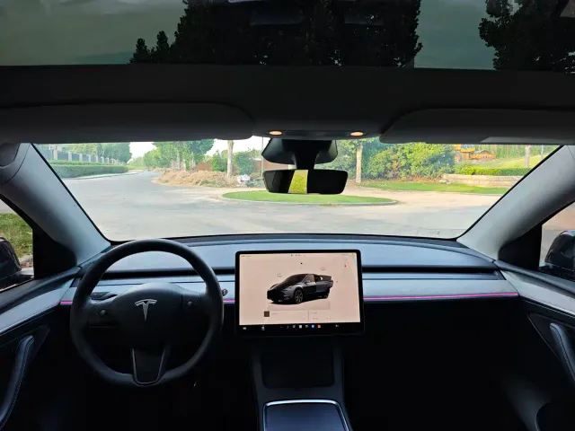 Tesla Model Y — Фото автомобиля 6