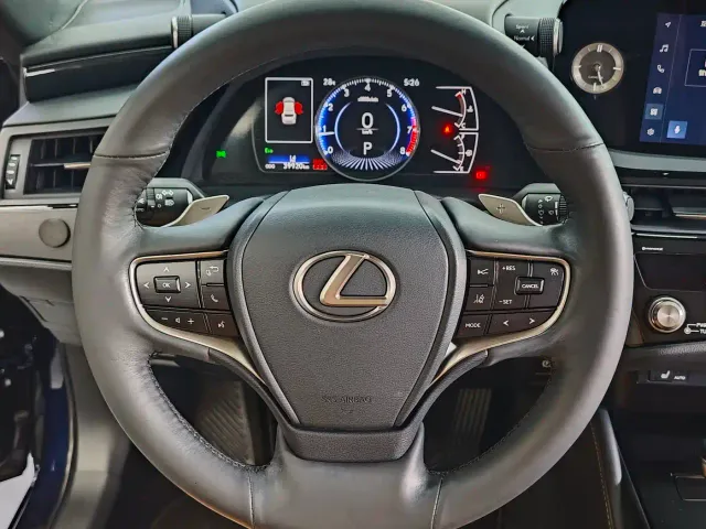 Lexus ES — Фото автомобиля 14