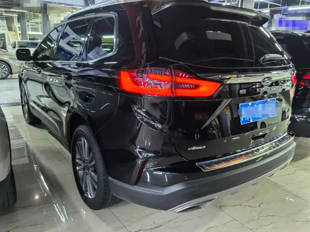 Ford Edge — Фото автомобиля 4