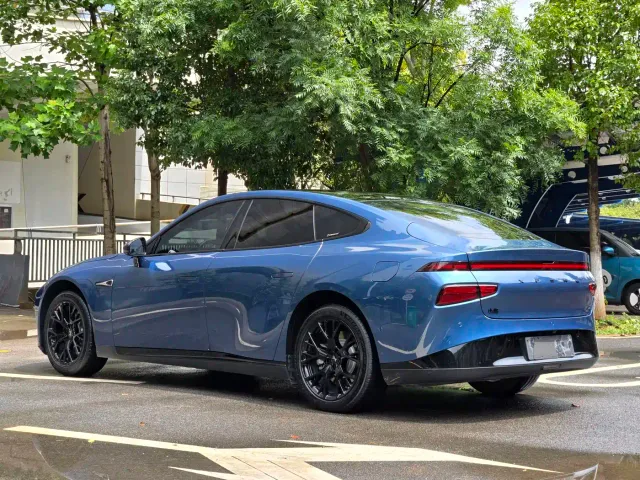 Xpeng P7 — Фото автомобиля 8