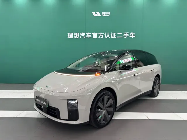 Li Auto i8 — Фото автомобиля 20