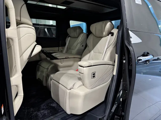 Toyota Vellfire — Фото автомобиля 4