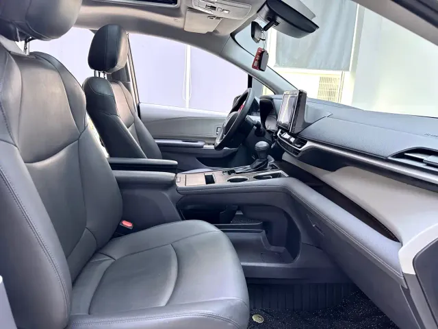 Toyota Sienna — Фото автомобиля 11
