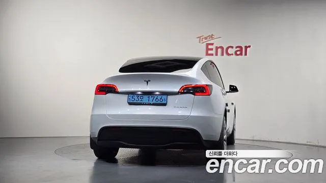 Tesla Model Y — Фото автомобиля 4