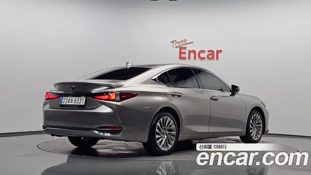 Lexus ES — Фото автомобиля 2