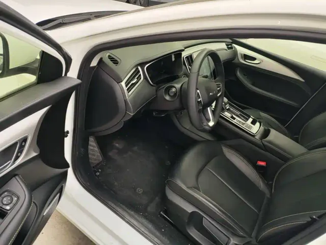 Roewe i6 MAX EV — Фото автомобиля 15