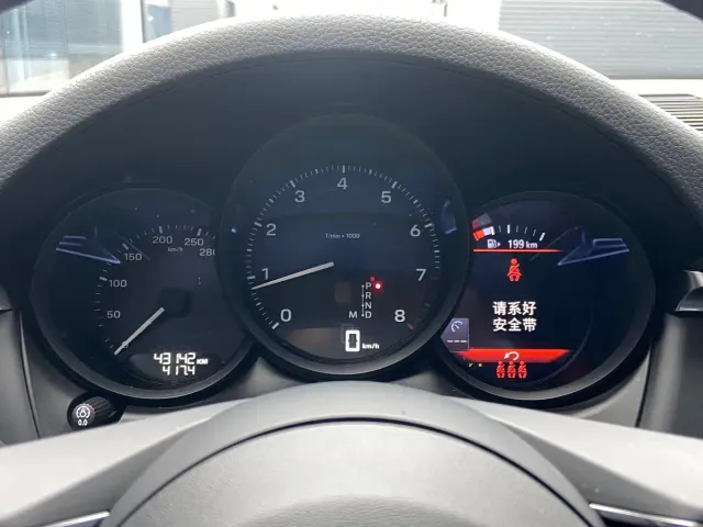 Porsche Macan — Фото автомобиля 6