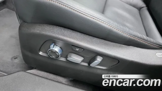 Cadillac XT4 2.0 Sport AWD — Фото автомобиля 25